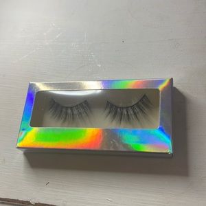 These are some thicker lashes but light weight not to much